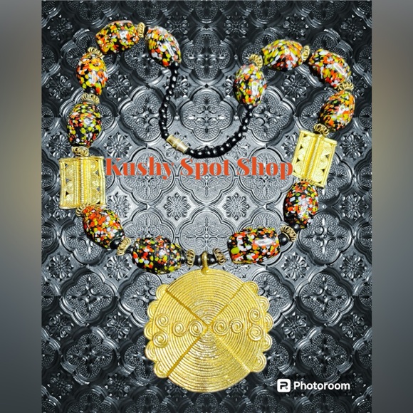 Vintage ๐ฎ๐นMurano Speckled Black, Red & Yellow Etruscan Style Big Pendant โจโซ๏ธ๐ด - Picture 2 of 2